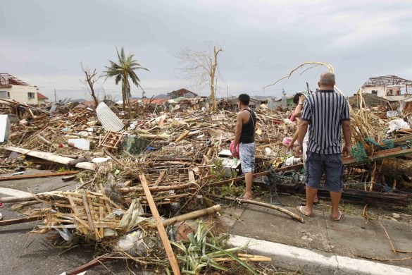1774 confirmed dead from super typhoon Yolanda, THOUSANDS more feared. http://wp.me/p3QRCo-is http://wp.me/p3Tx0A-66